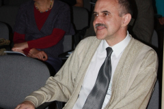 Prof.-Pawel-Kukulowicz-pilnie-slucha