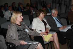 Sala-konferencyjna-i-sluchacze